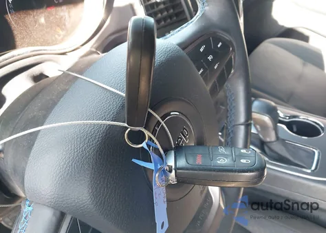 2019 Jeep Grand Cherokee Upland 4X2 z USA, uszkodzony, nr VIN 1C4RJEAG4KC789882